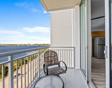 300 S Australian Avenue - Photo Thumbnail 15