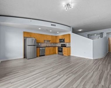 300 S Australian Avenue - Photo Thumbnail 8