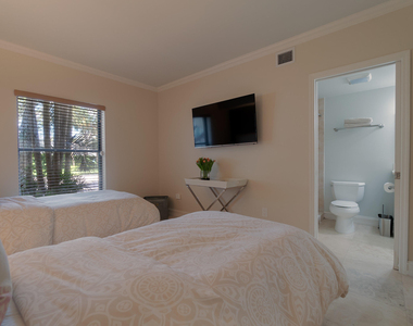 13400 Polo Road W - Photo Thumbnail 18