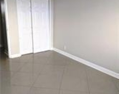 2555 Ne 11th Street - Photo Thumbnail 9