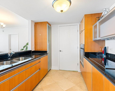 17201 Collins Avenue - Photo Thumbnail 7