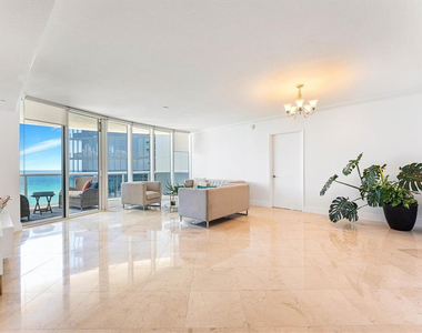17201 Collins Avenue - Photo Thumbnail 3