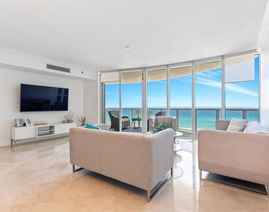 17201 Collins Avenue - Photo Thumbnail 2