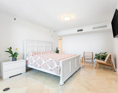 17201 Collins Avenue - Photo Thumbnail 17