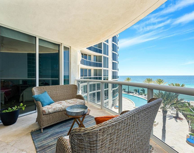 17201 Collins Avenue - Photo Thumbnail 13