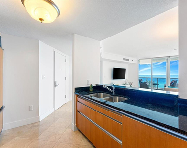 17201 Collins Avenue - Photo Thumbnail 8