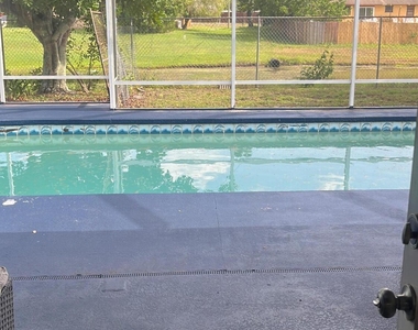 1698 Sw Flint Street - Photo Thumbnail 4