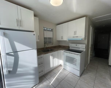 420 Douglass Avenue - Photo Thumbnail 2