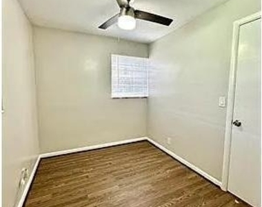 420 Douglass Avenue - Photo Thumbnail 5
