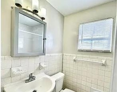 420 Douglass Avenue - Photo Thumbnail 7