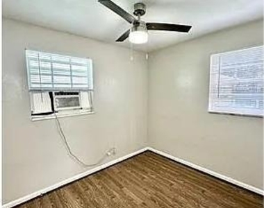 420 Douglass Avenue - Photo Thumbnail 4