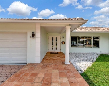 4450 Ne 23rd Avenue - Photo Thumbnail 1