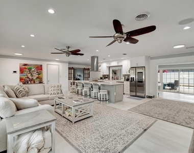 4450 Ne 23rd Avenue - Photo Thumbnail 7