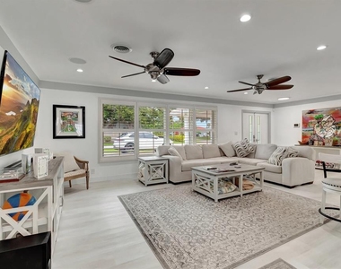 4450 Ne 23rd Avenue - Photo Thumbnail 6