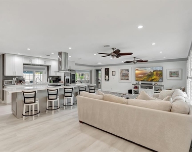 4450 Ne 23rd Avenue - Photo Thumbnail 3