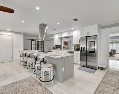4450 Ne 23rd Avenue - Photo Thumbnail 9