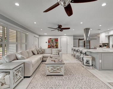 4450 Ne 23rd Avenue - Photo Thumbnail 8