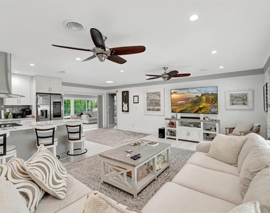 4450 Ne 23rd Avenue - Photo Thumbnail 4
