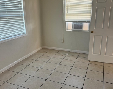 518 N 6th Street - Photo Thumbnail 1