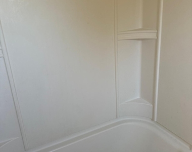 518 N 6th Street - Photo Thumbnail 4