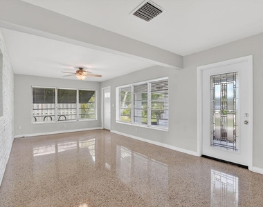 456 Ne 28th Terrace - Photo Thumbnail 4