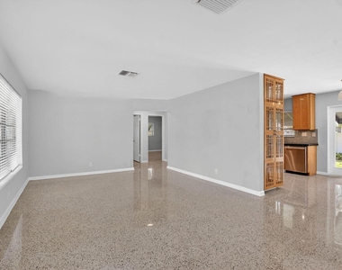 456 Ne 28th Terrace - Photo Thumbnail 8