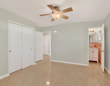 456 Ne 28th Terrace - Photo Thumbnail 12