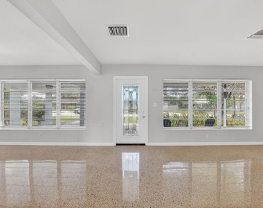 456 Ne 28th Terrace - Photo Thumbnail 3