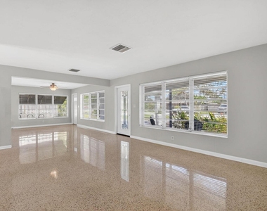 456 Ne 28th Terrace - Photo Thumbnail 7