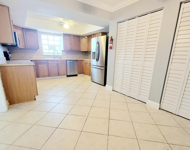 2021 Nw 64th Avenue - Photo Thumbnail 6