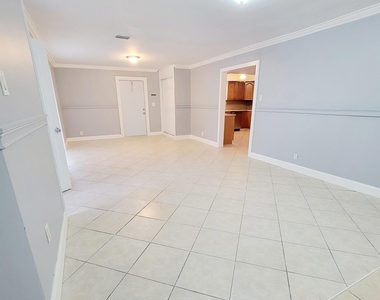 2021 Nw 64th Avenue - Photo Thumbnail 3