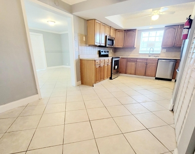 2021 Nw 64th Avenue - Photo Thumbnail 7