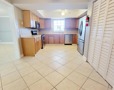 2021 Nw 64th Avenue - Photo Thumbnail 8