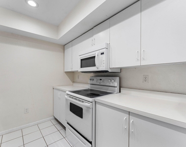170 Waterside Drive - Photo Thumbnail 5