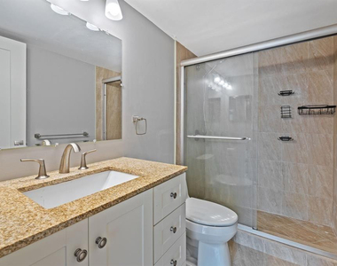 340 Sunset Drive - Photo Thumbnail 17