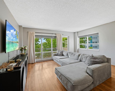 340 Sunset Drive - Photo Thumbnail 9