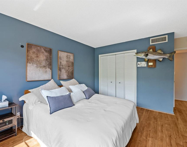 340 Sunset Drive - Photo Thumbnail 16