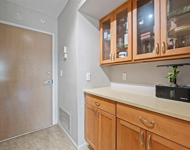 340 Sunset Drive - Photo Thumbnail 8