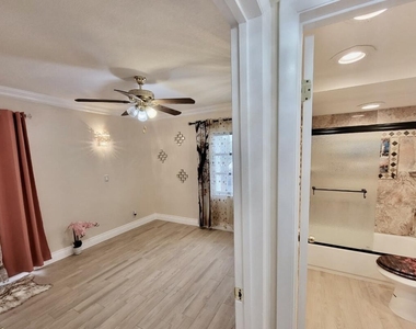 608 Nw 13th Street - Photo Thumbnail 4