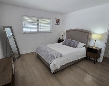 704 Ne 8th Street - Photo Thumbnail 4