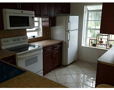 4674 Lakeside Circle - Photo Thumbnail 3