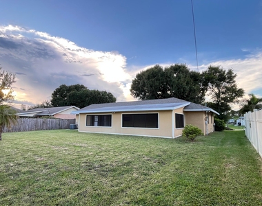 1258 Se Mc Farlane Avenue - Photo Thumbnail 17