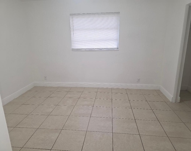 3640 Ne 1st Avenue - Photo Thumbnail 3
