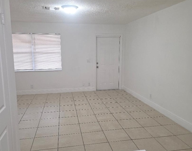 3640 Ne 1st Avenue - Photo Thumbnail 2