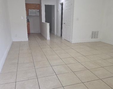 3640 Ne 1st Avenue - Photo Thumbnail 4