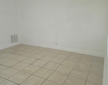3640 Ne 1st Avenue - Photo Thumbnail 5