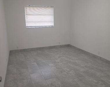 3640 Ne 1st Avenue - Photo Thumbnail 6