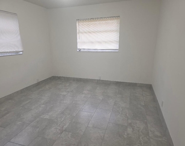 3640 Ne 1st Avenue - Photo Thumbnail 7