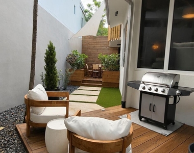 2571 Tigertail Avenue - Photo Thumbnail 14