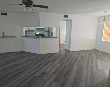 8953 W Sunrise Boulevard - Photo Thumbnail 4